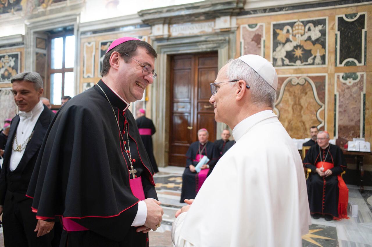 Mons. Rudelli con Papa Leone XIV